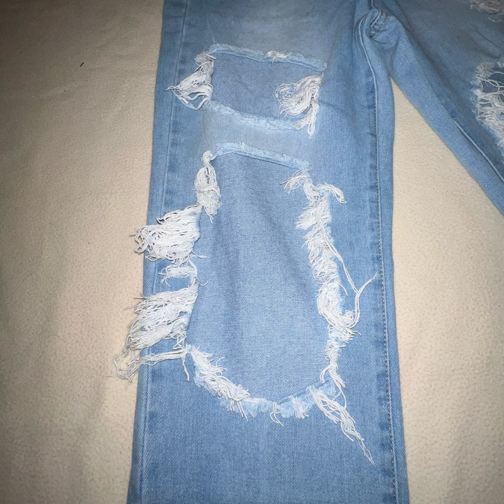 Ripped Mom Jeans - Picture 4 of 5